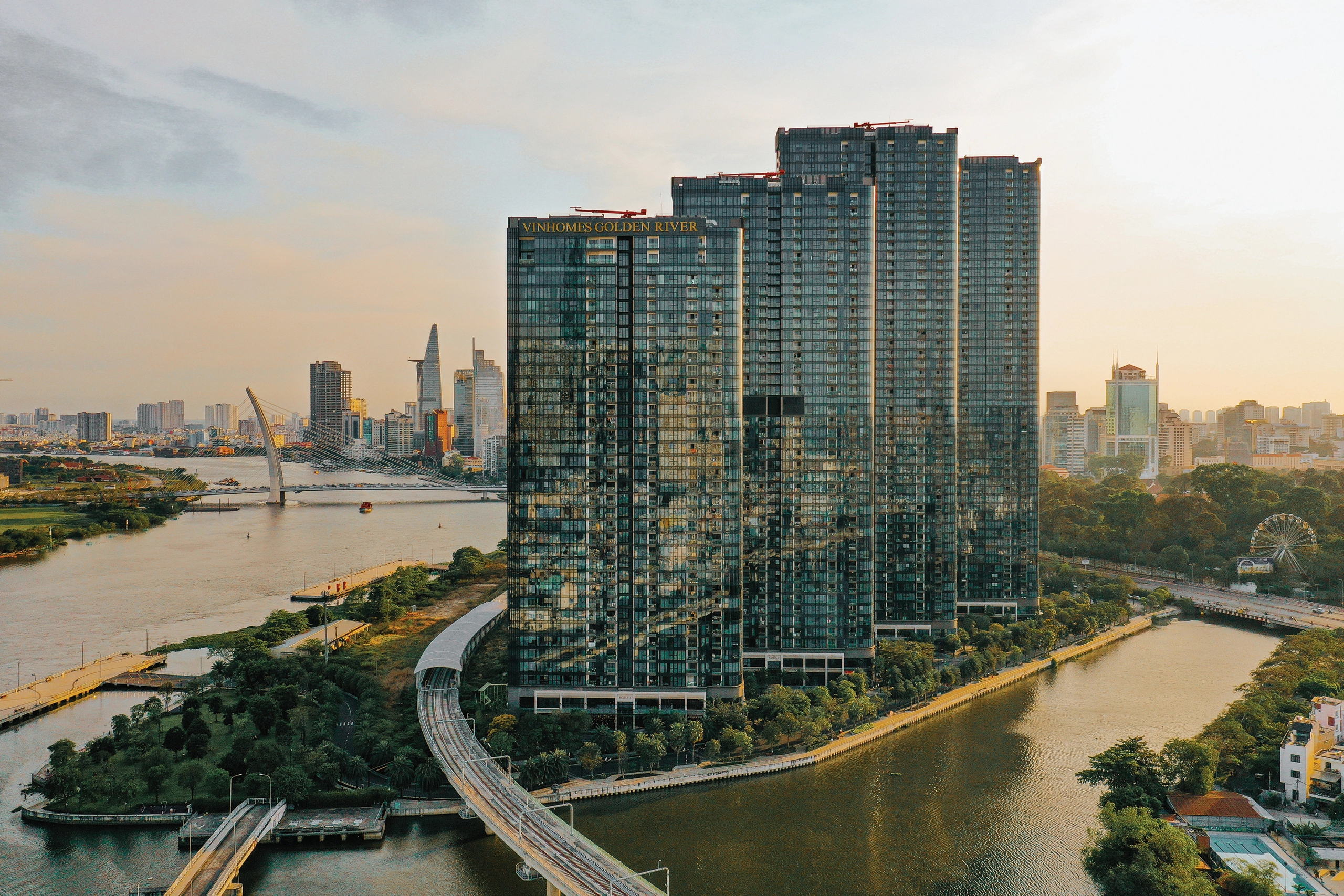 Vinhomes Golden River 譽江豪庭